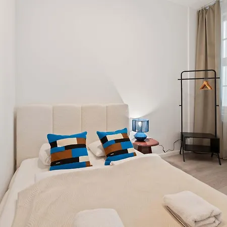 Bright Scandinavian Flat Bathtub N Danube Steps *
